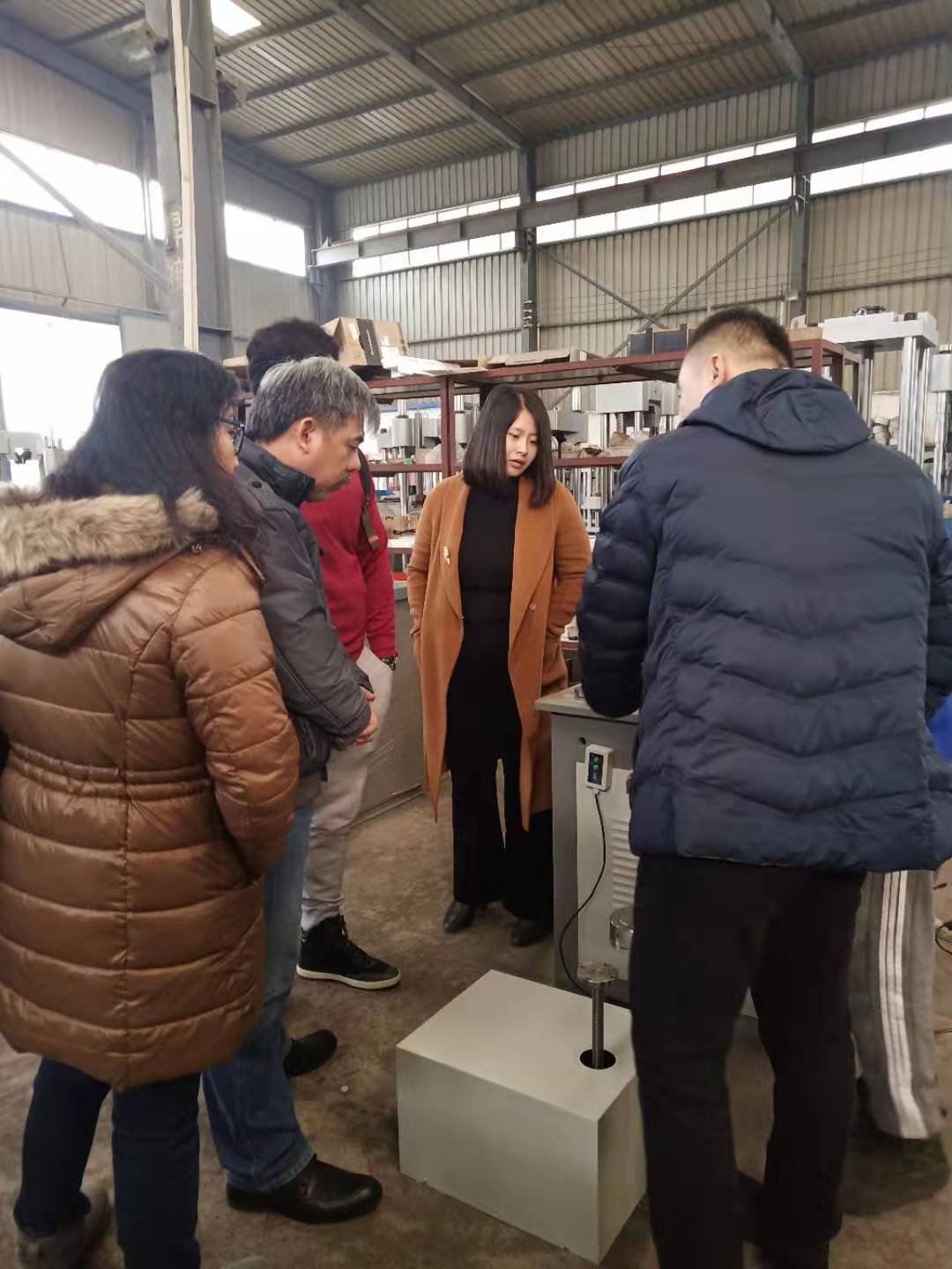 国外客户到济南草莓视频黄色下载工厂参观考察