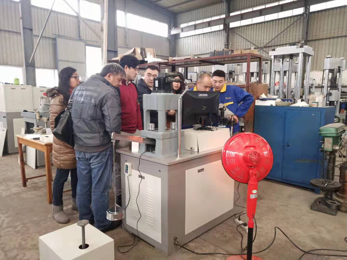 国外客户到济南草莓视频黄色下载工厂参观考察