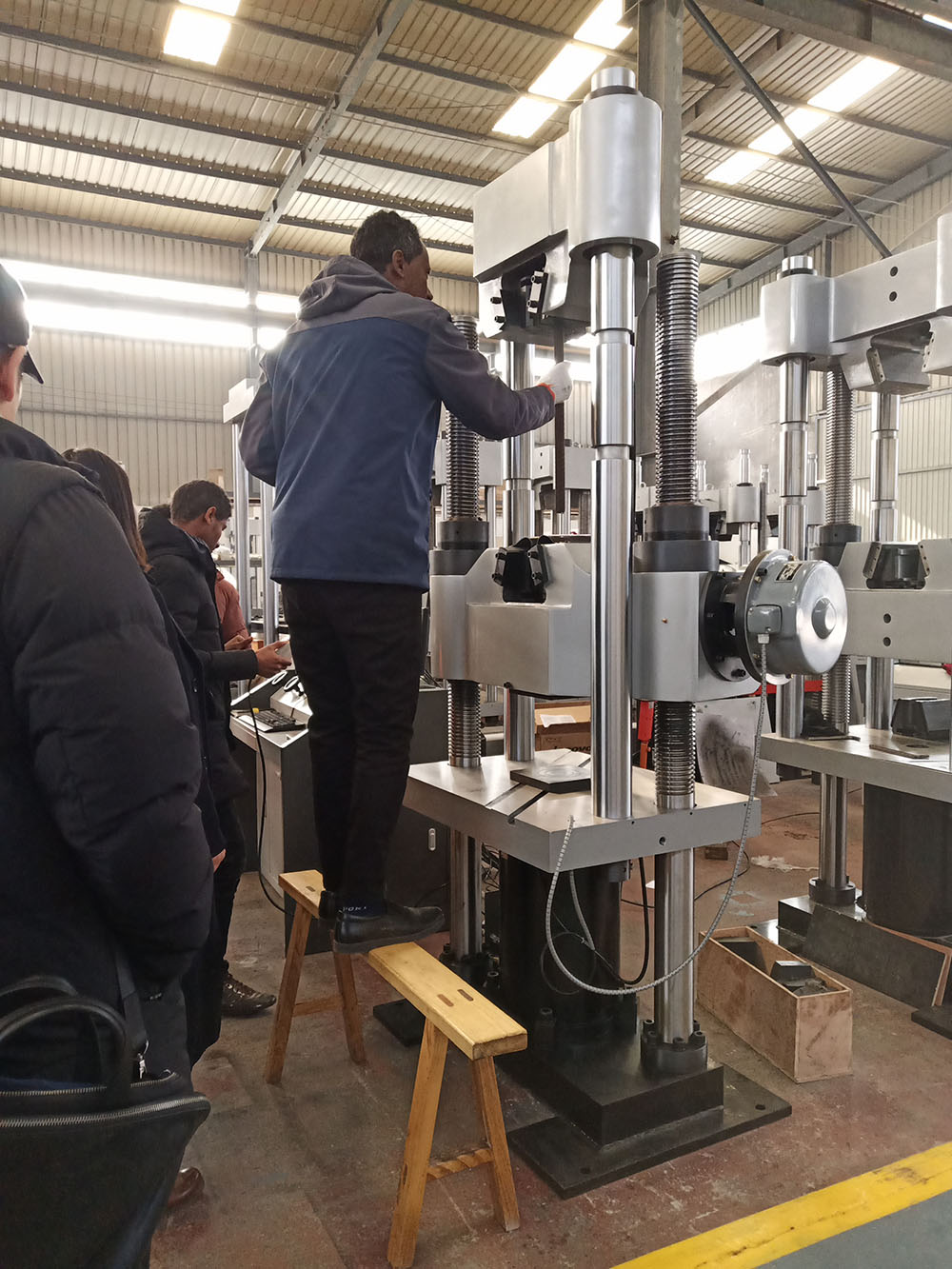 印尼客户到济南草莓视频黄色下载工厂考察订购草莓视频官网APP设备