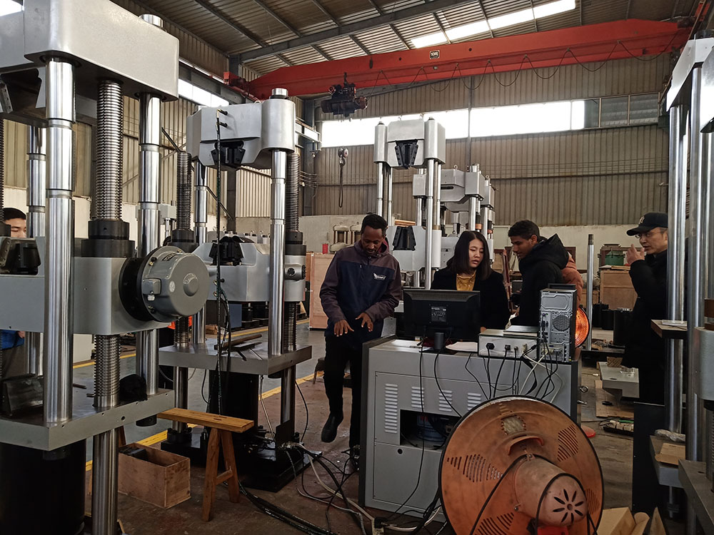 印尼客户到济南草莓视频黄色下载工厂考察订购草莓视频官网APP设备